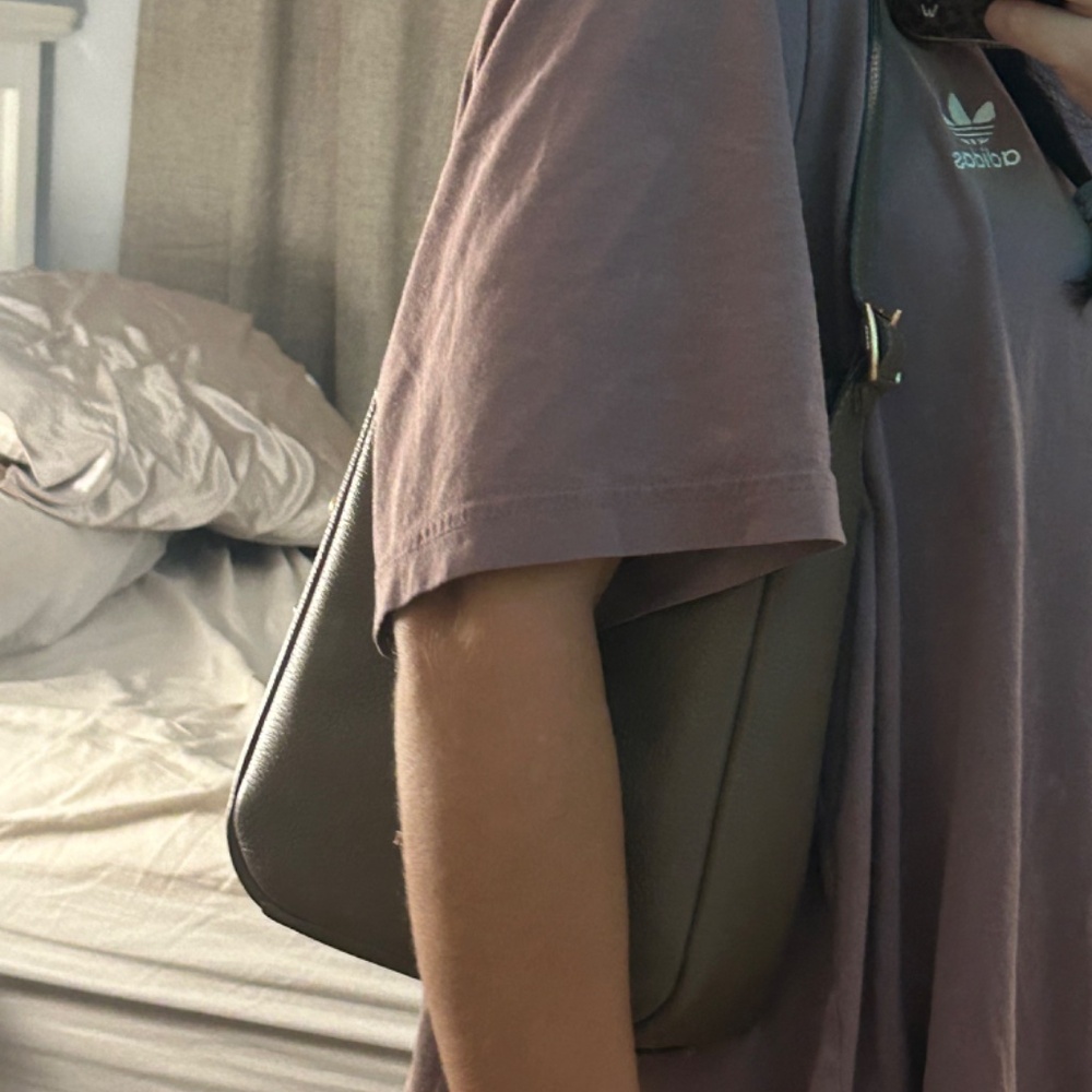 Coach - Picture 11 of 13